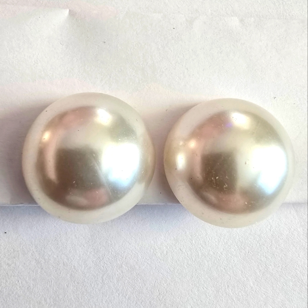 Vintage earrings Japan white faux pearl circle dome clip on clipon pearlcore